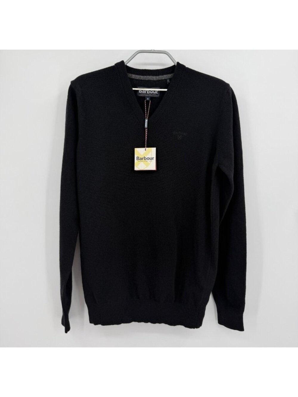 Barbour Men’s Essential Lambs Wool V-Neck Sweater in Black Size S Small